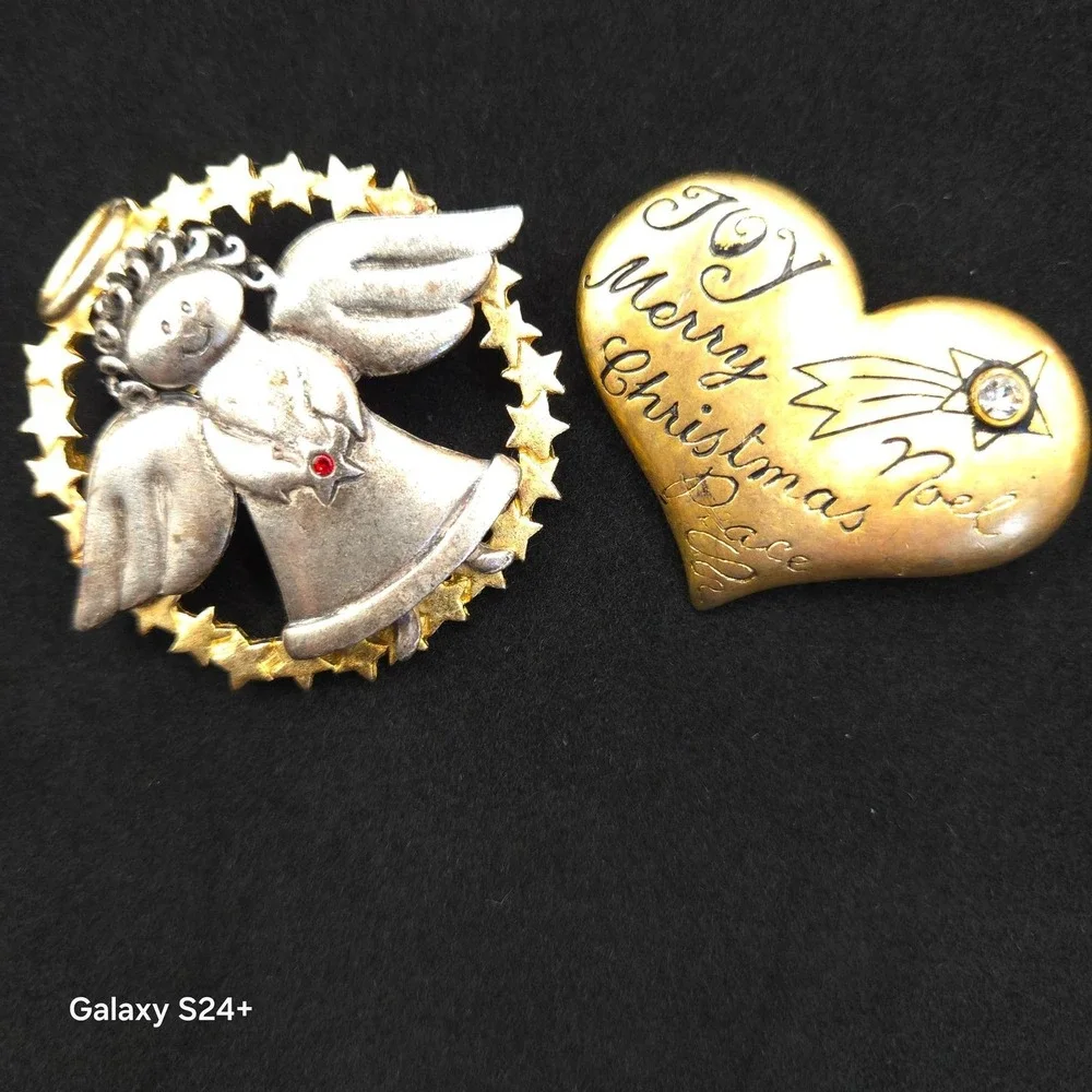 Set of 2 Vtg‎ Brooches Angel Merry Christmas Heart Holiday Festive Signed Pins